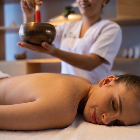Galeria Plaza Monterrey Hotel Luaran gambar Singing bowl therapy
