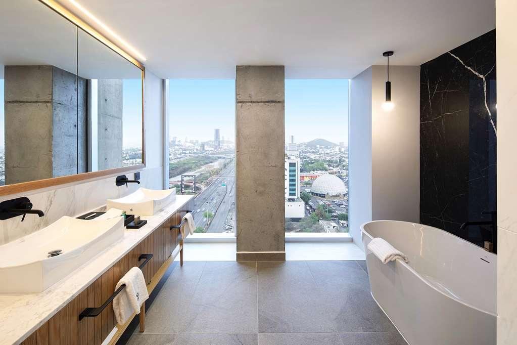 Galeria Plaza Monterrey Hotel Luaran gambar Bathroom