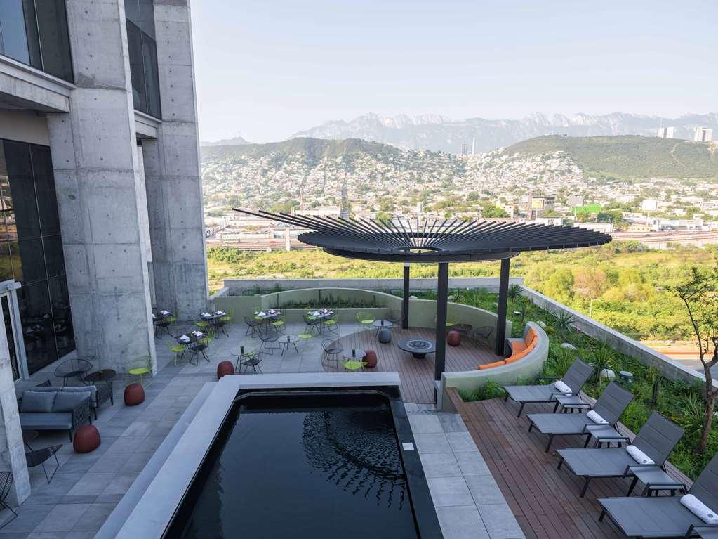 Galeria Plaza Monterrey Hotel Kemudahan gambar Rooftop pool at the hotel