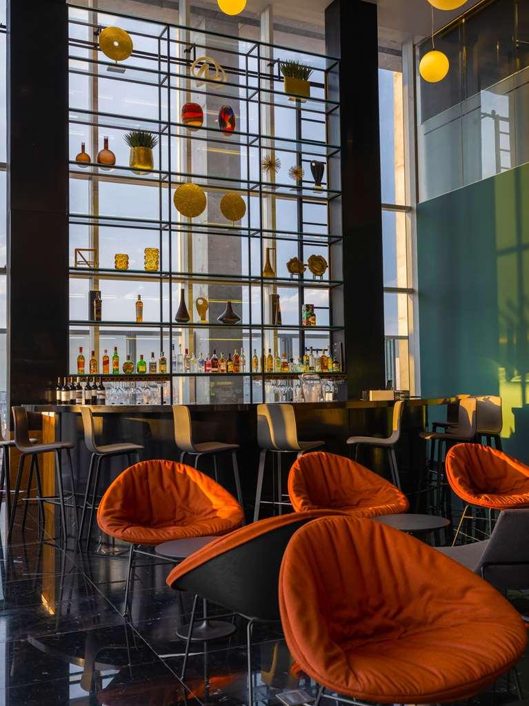 Galeria Plaza Monterrey Hotel Restoran gambar The bar at the 101 lounge