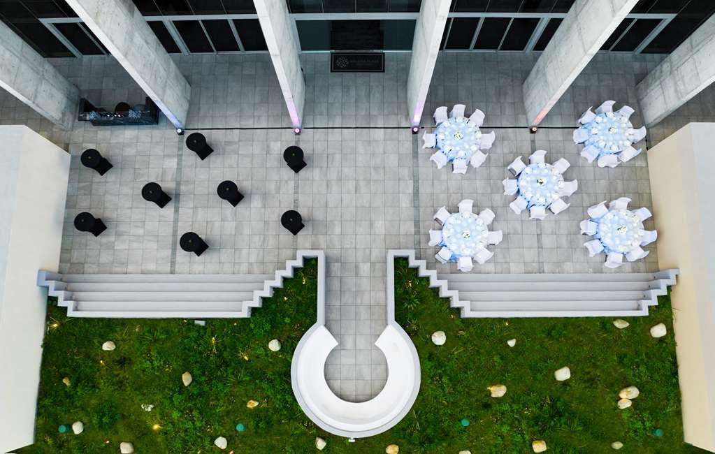 Galeria Plaza Monterrey Hotel Luaran gambar The courtyard of the museum