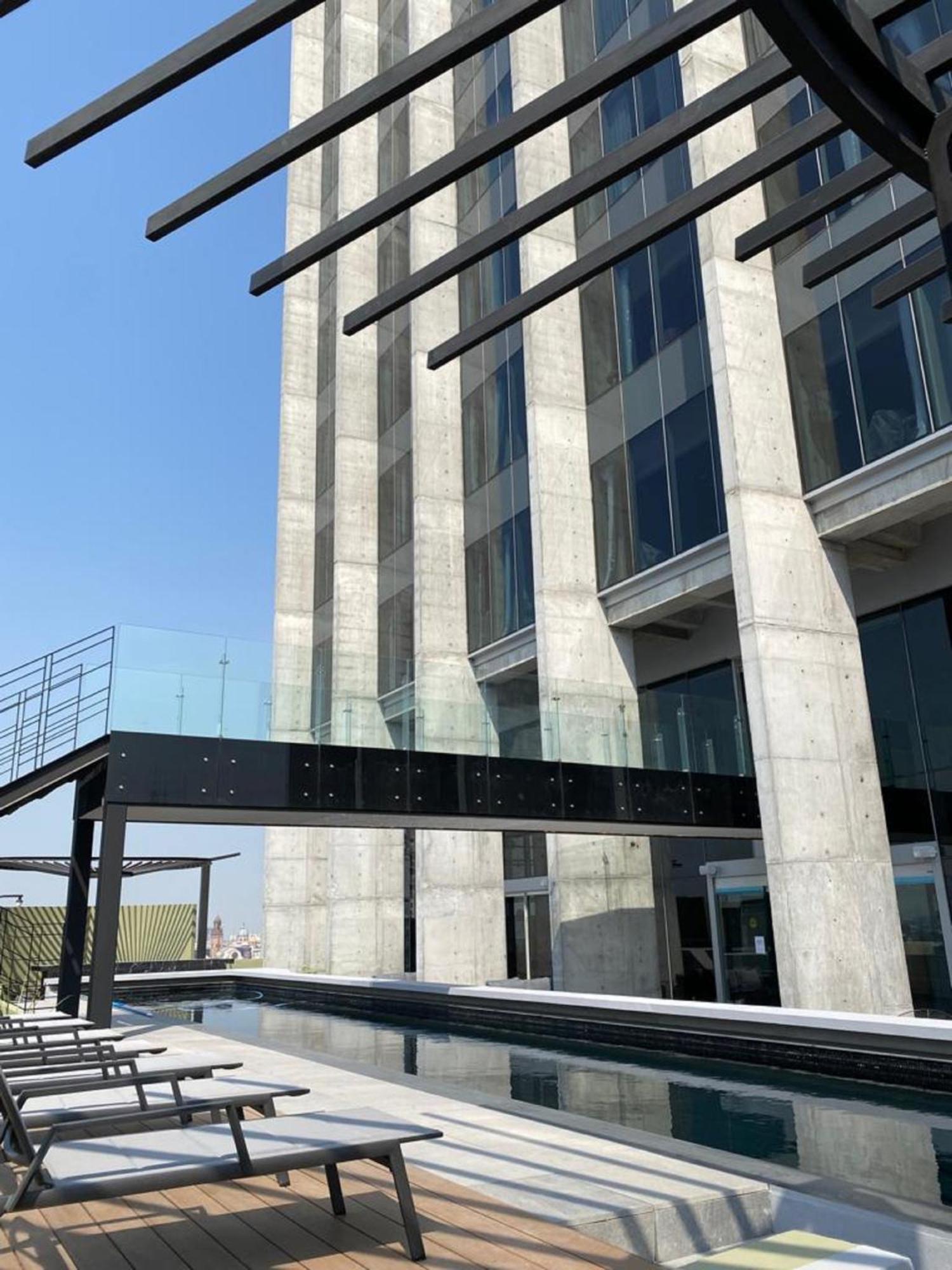 Galeria Plaza Monterrey Hotel Luaran gambar The Skywalk