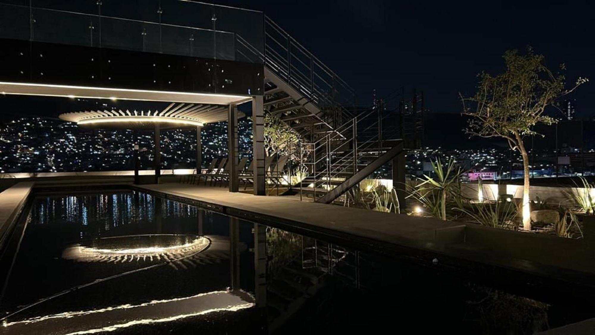 Galeria Plaza Monterrey Hotel Luaran gambar The rooftop of the hotel